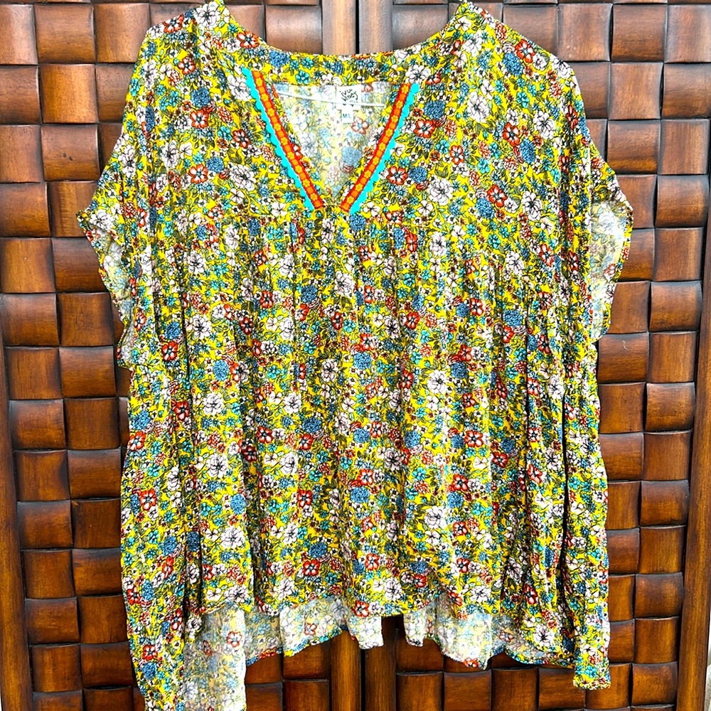 NWOT Ivy Jane boho flowered tunic with embroidery.